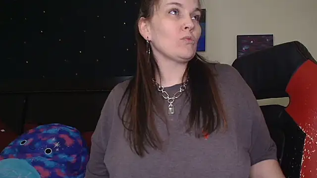 Snapshot of ToxicLilly chatting on 11-08-25, 07:30 ToxicLilly online show from 11-08-25, 07:30