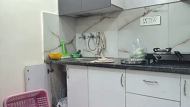 Zoya Varma004 online show from 01-21-25, 02:22