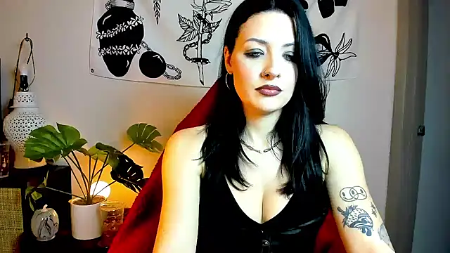 Snapshot of MelroseStrip chatting on 10-31-25, 10:33 MelroseStrip online show from 10-31-25, 10:33