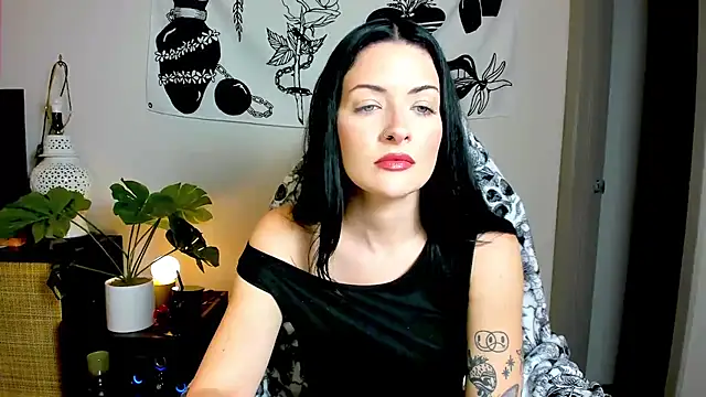 Snapshot of MelroseStrip chatting on 11-11-25, 11:27 MelroseStrip online show from 11-11-25, 11:27