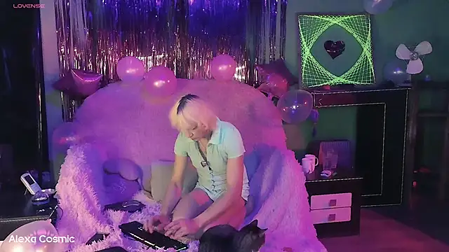 Snapshot of Alexa_Cosmic chatting on 09-16-25, 01:39 Alexa Cosmic online show from 09-16-25, 01:39