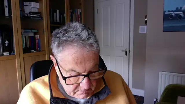 Snapshot of Oldpistolpete chatting on 01-07-25, 10:54 Oldpistolpete online show from 01-07-25, 10:54