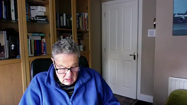 Snapshot of Oldpistolpete chatting on 01-18-25, 10:17 Oldpistolpete online show from 01-18-25, 10:17