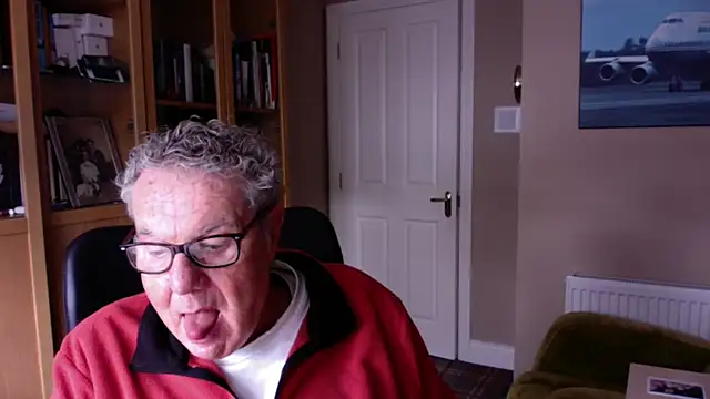 Snapshot of Oldpistolpete chatting on 02-20-25, 10:16 Oldpistolpete online show from 02-20-25, 10:16