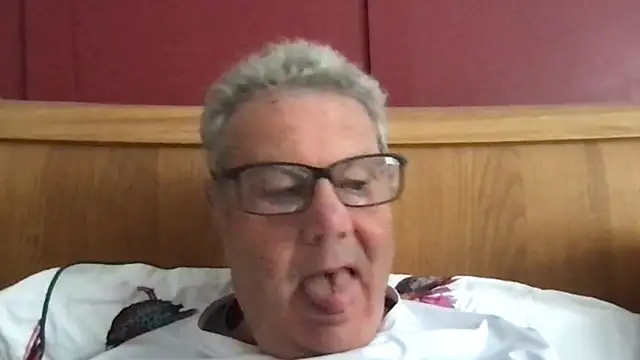 Snapshot of Oldpistolpete chatting on 09-29-25, 11:15 Oldpistolpete online show from 09-29-25, 11:15