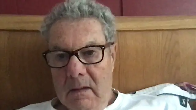 Snapshot of Oldpistolpete chatting on 10-15-25, 09:53 Oldpistolpete online show from 10-15-25, 09:53