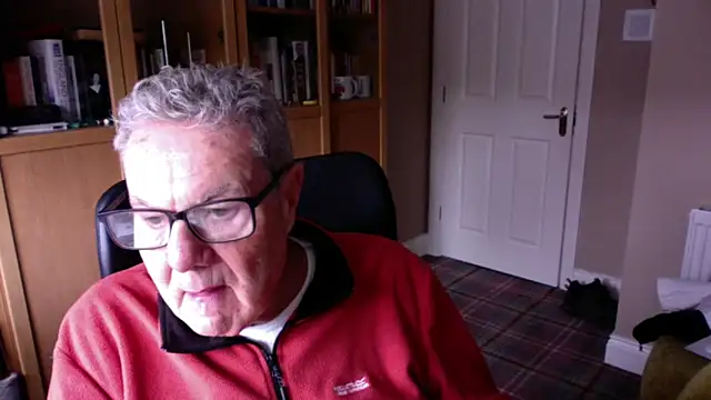 Snapshot of Oldpistolpete chatting on 10-30-25, 12:06 Oldpistolpete online show from 10-30-25, 12:06