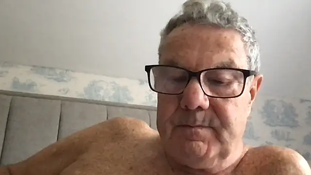 Snapshot of Oldpistolpete chatting on 11-04-25, 10:03 Oldpistolpete online show from 11-04-25, 10:03