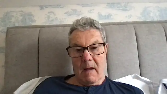 Snapshot of Oldpistolpete chatting on 11-11-25, 09:42 Oldpistolpete online show from 11-11-25, 09:42