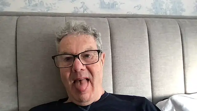 Snapshot of Oldpistolpete chatting on 11-18-25, 09:58 Oldpistolpete online show from 11-18-25, 09:58