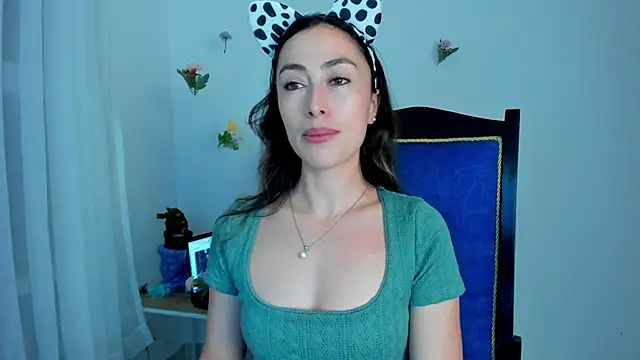 Snapshot of Amatiista chatting on 02-19-25, 10:45 Amatiista online show from 02-19-25, 10:45