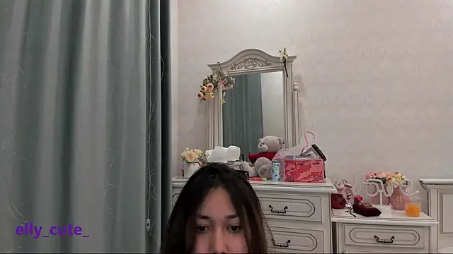Snapshot of Elly_Cute chatting on 01-12-25, 08:14 Elly Cute online show from 01-12-25, 08:14