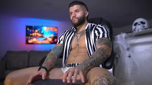 Snapshot of Frank_Farrell chatting on 10-26-25, 03:23 Frank Farrell online show from 10-26-25, 03:23