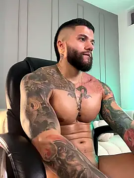 Snapshot of Frank_Farrell chatting on 11-08-25, 06:35 Frank Farrell online show from 11-08-25, 06:35