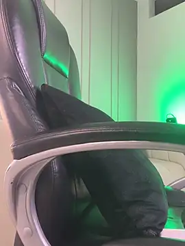 Snapshot of Frank_Farrell chatting on 11-10-25, 02:54 Frank Farrell online show from 11-10-25, 02:54