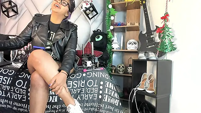 MirandaHaguen online show from 01-05-25, 01:15