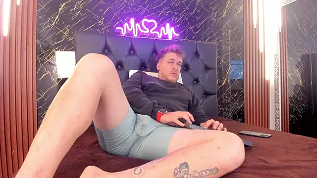 keane lee online show from 10-17-25, 01:14