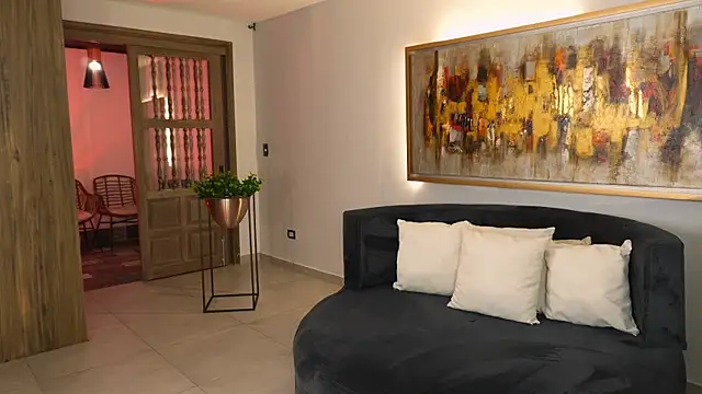 KateSunder online show from 12-21-25, 07:37