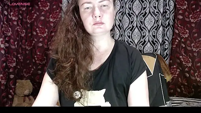 EmilyDoth online show from 10-11-25, 01:31