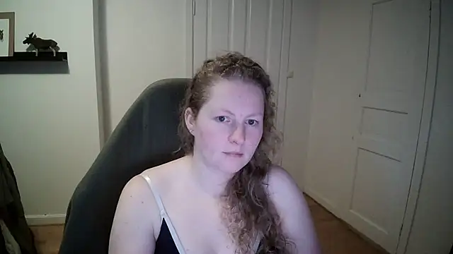 Snapshot of Girlnina-1995 chatting on 12-13-24, 11:02 Girlnina-1995 online show from 12-13-24, 11:02