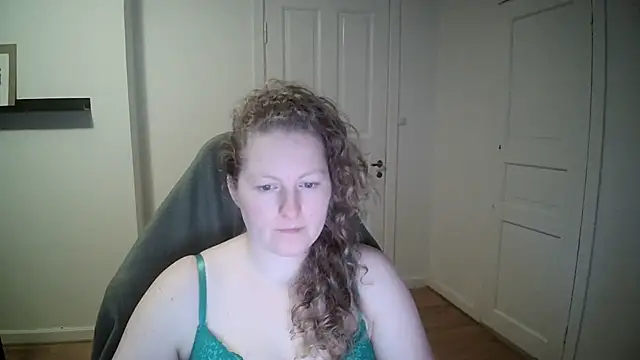 Snapshot of Girlnina-1995 chatting on 01-14-25, 09:02 Girlnina-1995 online show from 01-14-25, 09:02