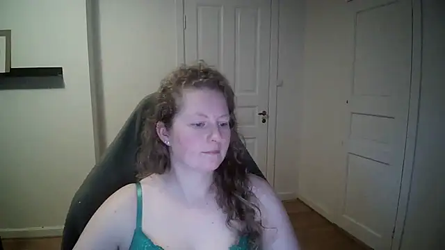 Snapshot of Girlnina-1995 chatting on 01-14-25, 12:03 Girlnina-1995 online show from 01-14-25, 12:03