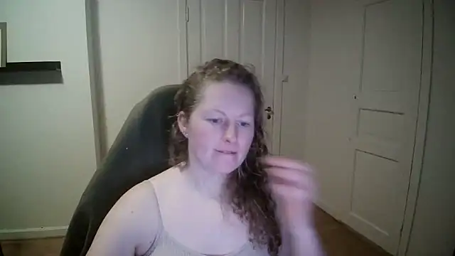 Snapshot of Girlnina-1995 chatting on 01-20-25, 03:39 Girlnina-1995 online show from 01-20-25, 03:39