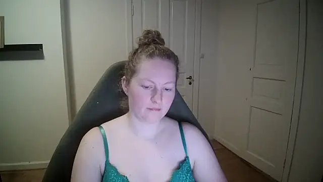 Snapshot of Girlnina-1995 chatting on 01-21-25, 04:05 Girlnina-1995 online show from 01-21-25, 04:05