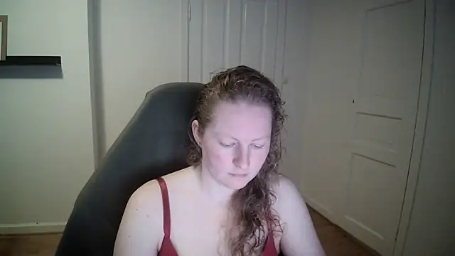 Snapshot of Girlnina-1995 chatting on 03-18-25, 11:30 Girlnina-1995 online show from 03-18-25, 11:30