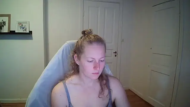 Snapshot of Girlnina-1995 chatting on 09-30-25, 09:14 Girlnina-1995 online show from 09-30-25, 09:14