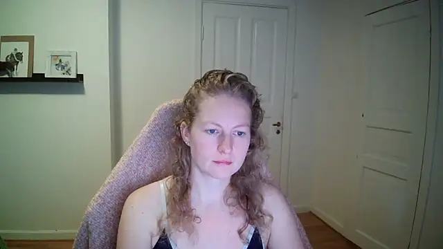 Snapshot of Girlnina-1995 chatting on 10-08-25, 08:23 Girlnina-1995 online show from 10-08-25, 08:23