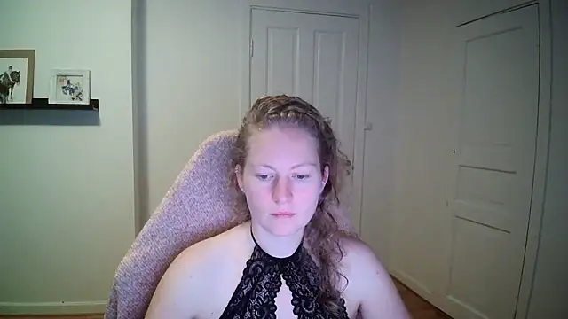 Snapshot of Girlnina-1995 chatting on 10-09-25, 08:23 Girlnina-1995 online show from 10-09-25, 08:23