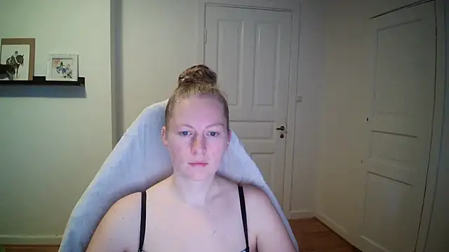 Girlnina-1995 online show from 10-16-25, 07:42