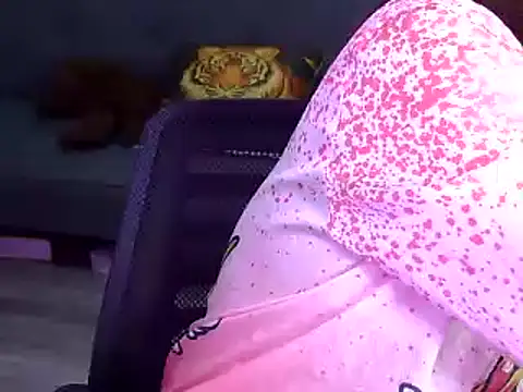 Bee 2k online show from 11-10-25, 04:44