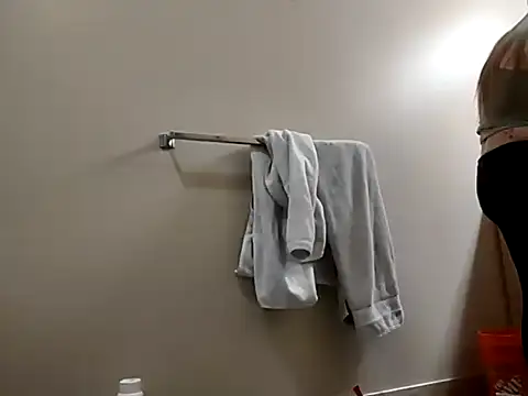 Snapshot of eatmeplease44 chatting on 01-17-25, 06:12 eatmeplease44 online show from 01-17-25, 06:12