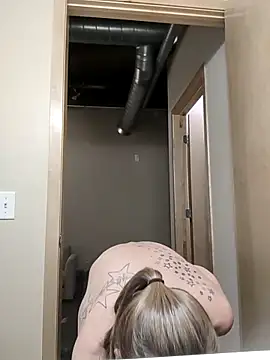 Snapshot of eatmeplease44 chatting on 03-05-25, 11:17 eatmeplease44 online show from 03-05-25, 11:17