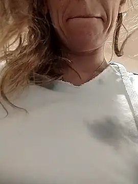 Snapshot of eatmeplease44 chatting on 09-09-25, 09:36 eatmeplease44 online show from 09-09-25, 09:36