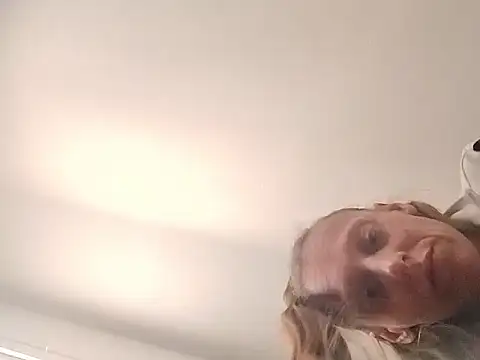 Snapshot of eatmeplease44 chatting on 09-27-25, 07:08 eatmeplease44 online show from 09-27-25, 07:08