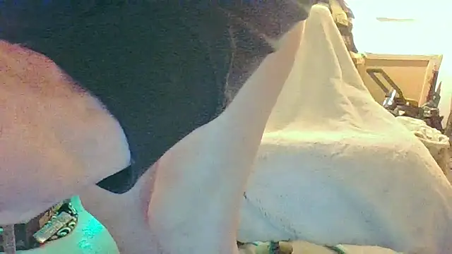 Snapshot of eatmeplease44 chatting on 09-28-25, 11:10 eatmeplease44 online show from 09-28-25, 11:10