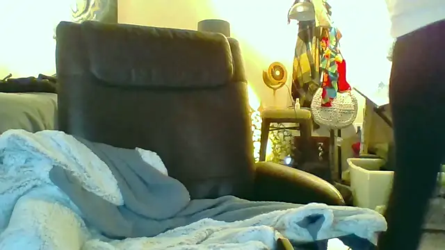 Snapshot of eatmeplease44 chatting on 10-18-25, 05:21 eatmeplease44 online show from 10-18-25, 05:21