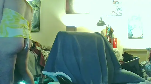 Snapshot of eatmeplease44 chatting on 11-05-25, 08:20 eatmeplease44 online show from 11-05-25, 08:20