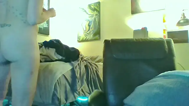 Snapshot of eatmeplease44 chatting on 11-12-25, 12:27 eatmeplease44 online show from 11-12-25, 12:27