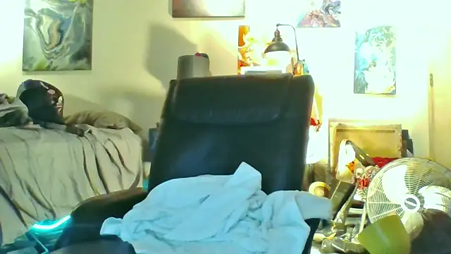 Snapshot of eatmeplease44 chatting on 11-17-25, 03:23 eatmeplease44 online show from 11-17-25, 03:23