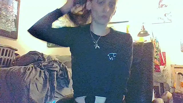 Snapshot of eatmeplease44 chatting on 11-19-25, 04:07 eatmeplease44 online show from 11-19-25, 04:07