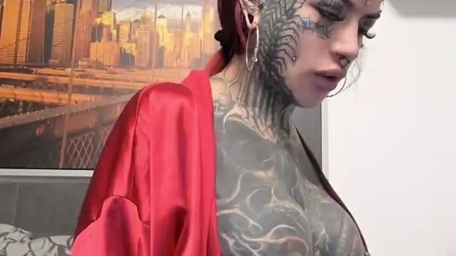 Snapshot of tamarapervert chatting on 10-25-25, 04:35 tamarapervert online show from 10-25-25, 04:35