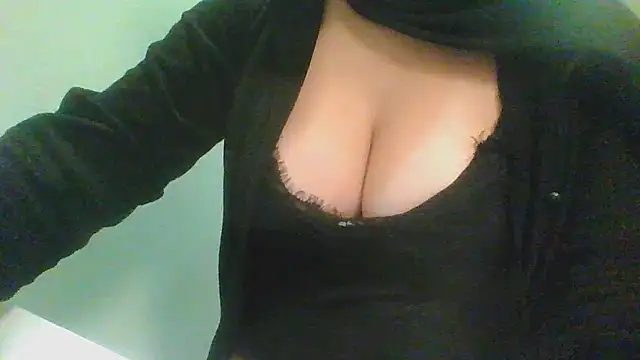 Snapshot of Chillbabee chatting on 10-21-25, 10:43 Chillbabee online show from 10-21-25, 10:43