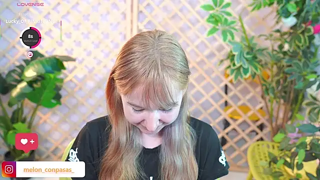 Snapshot of Pinkie_Princes chatting on 10-19-25, 04:46 Pinkie Princes online show from 10-19-25, 04:46