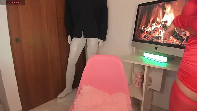 Snapshot of whitneyhot chatting on 02-24-26, 01:25 whitneyhot online show from 02-24-26, 01:25