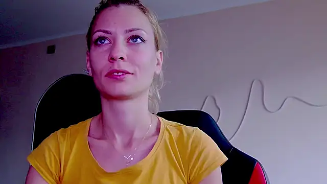 karo123421 online show from 10-15-25, 06:13