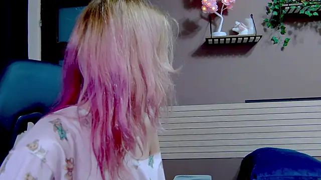 karo123421 online show from 12-04-25, 07:44